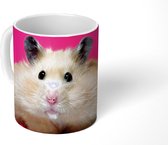 Mok - Koffiemok - Hamster met roze achtergrond - Mokken - 350 ML - Beker - Koffiemokken - Theemok