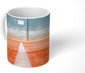 Mok - Een oranje gravel tennisbaan - 350 ML - Beker