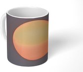 Mok - Oranje zon op een grijze achtergrond - 350 ML - Beker