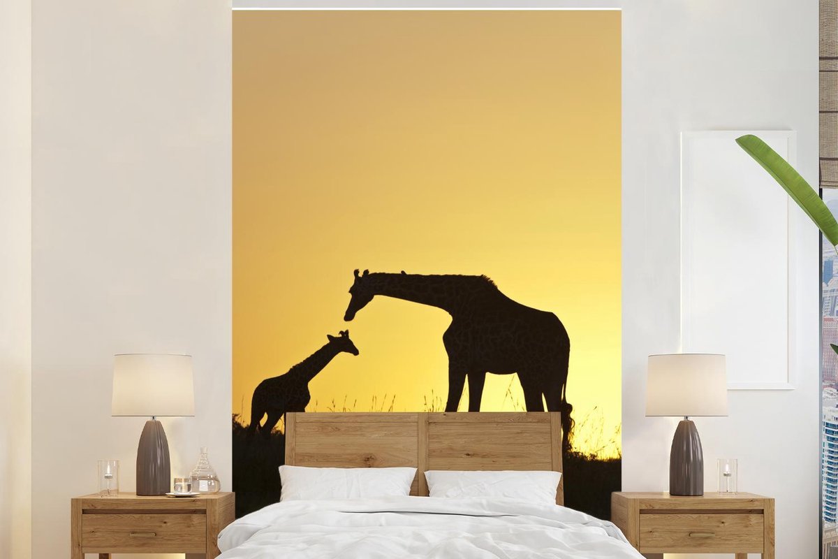 Behang - Fotobehang Giraffe - Silhouet - Kalf - Breedte 155 cm x hoogte 240 cm