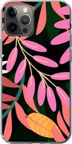Geschikt voor iPhone 12 Pro hoesje - Tropisch - Bloemen - Patronen - Siliconen Telefoonhoesje