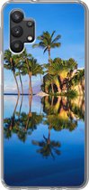 Geschikt voor Samsung Galaxy A32 5G hoesje - Bij Wailea Beach op Hawaii worden palmbomen gereflecteerd op het water - Siliconen Telefoonhoesje