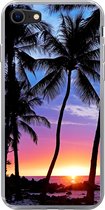 Geschikt voor iPhone SE 2020 hoesje - De kleurrijke zonsondergang achter een rij met palmbomen op Hawaï - Siliconen Telefoonhoesje