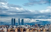 Industriële skyline van Madrid voor besneeuwde bergen - Foto op Forex - 120 x 80 cm
