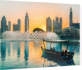 Toeristische boot voorbij prachtige fonteinen in Dubai - Foto op Plexiglas - 60 x 40 cm
