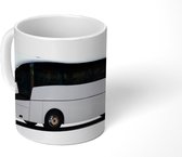 Mok - Zijaanzicht van een wit gekleurde bus - 350 ML - Beker