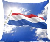Sierkussen - De Vlag Van Nederland Wappert In De Lucht