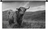Wandkleed - Wanddoek - Schotse hooglander bij een prachtig meer - zwart wit - 120x80 cm - Wandtapijt
