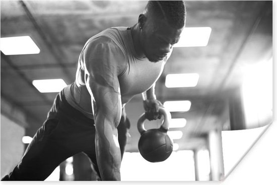 Poster Een sterke man tilt tijdens fitness kettlebells omhoog - zwart wit - 30x20 cm