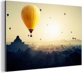 Wanddecoratie Metaal - Aluminium Schilderij Industrieel - Luchtballon - Mist - Myanmar - 90x60 cm - Dibond - Foto op aluminium - Industriële muurdecoratie - Voor de woonkamer/slaapkamer