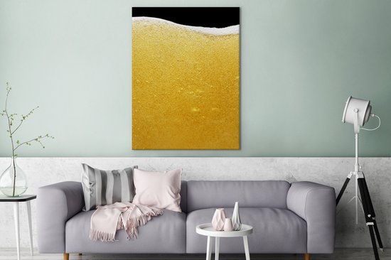 Tableau sur toile Gros plan d'un verre de bière avec de la mousse - 90x120 cm - Décoration murale