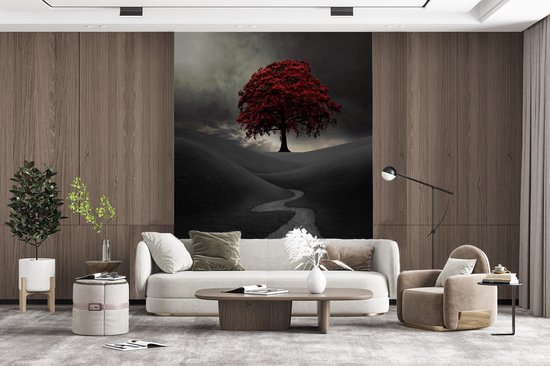 Papier peint vinyle - Une photo noir et blanc avec un grand arbre rouge largeur 190 cm x hauteur 260 cm - Tirage photo sur papier peint (disponible en 7 tailles)