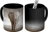 Magische Mok - Foto op Warmte Mokken - Koffiemok - Olifant - Wilde dieren - Zwart - Wit - Magic Mok - Beker - 350 ML - Theemok