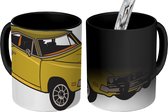 Magische Mok - Foto op Warmte Mok - tekening van een gele muscle auto - 350 ML