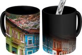 Magische Mok - Foto op Warmte Mok - Koloniale huizen in de Zuid-Amerikaanse stad Quito in Ecuador - 350 ML