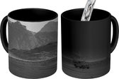 Magische Mok - Foto op Warmte Mok - Wadi Rum - Auto - Zwart - Wit - 350 ML