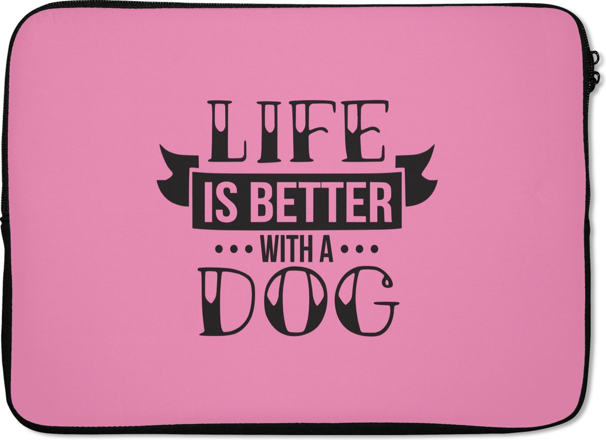 Laptophoes 14 inch - Quotes - Spreuken - Hond - Life is better with a dog - Laptop sleeve - Binnenmaat 33x23 cm - Zwarte achterkant