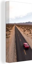 Canvas Schilderij Luxe rode auto rijdt over Route 66 in California - 20x40 cm - Wanddecoratie