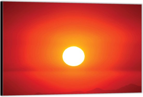 Dibond –Ondergaande Zon met Bergtoppen– 40x30 Foto op Aluminium (Wanddecoratie van metaal)