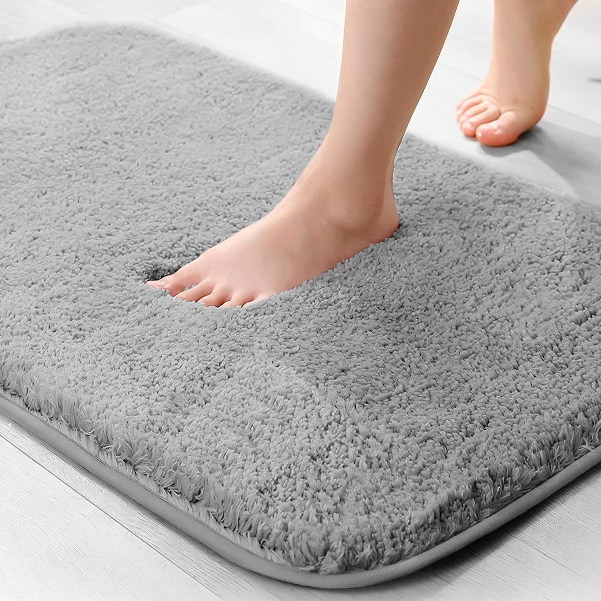 Dailygoods- Badmat Super Dikke Microvezel - Antislip - Pluizig - Schimmelwerend - 40 x 60 cm - Wasbaar in de Wasmachine - Buitengewoon Absorberend - Badkamermat