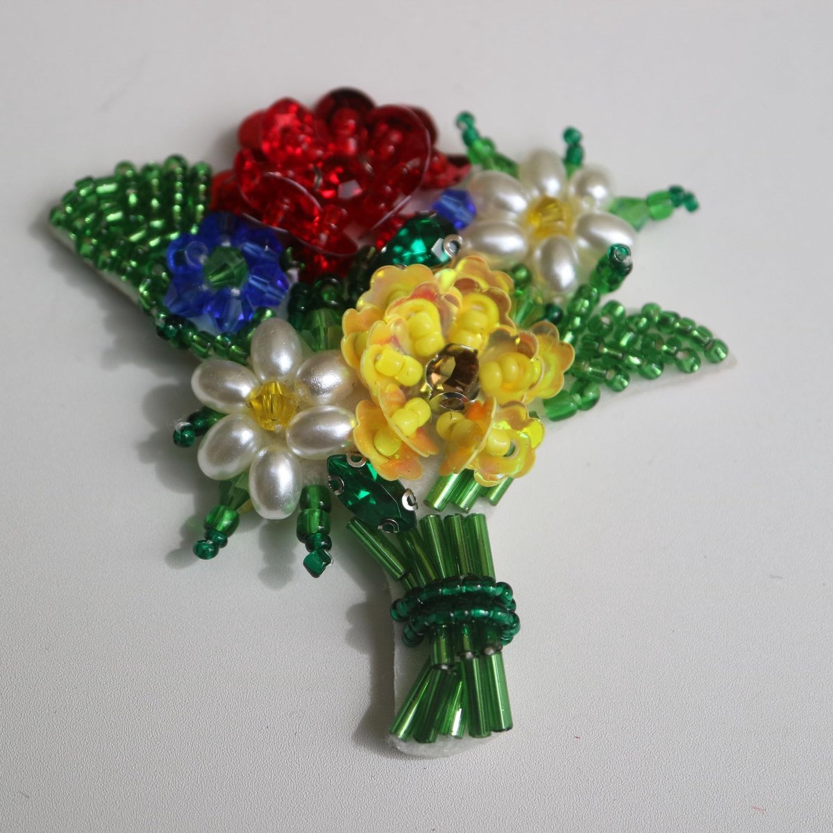 Dailygoods- Patches Luxe Handgemaakte Strass Kralen - Borduurwerk Applique - Kleding Accessoires - 6,5 cm x 6,5 cm - Kleurige Bloem - Hoogwaardige Materialen - Applicatie