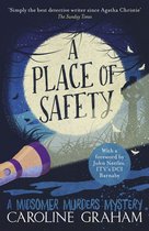Boekcover: 'A Place of Safety', een Midsomer Murders Mysterie van Caroline Graham. Nachtelijke scène met een grote maan, bomen, vleermuizen en een zaklamp.