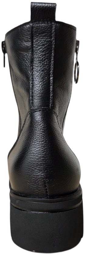 Achterkant van zwarte leren veterboot met ritssluiting en dikke zool.