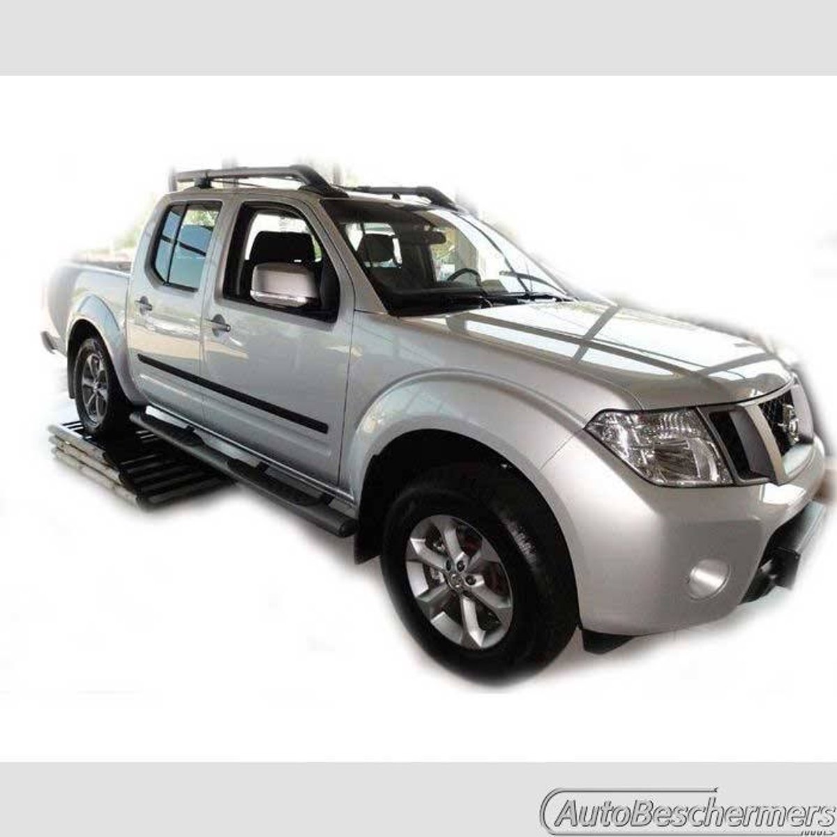 Stootlijsten set zwart voor Nissan Navara 2007-. De stootstrips zijn zelfklevend. Set a 4 stuks (#0046)