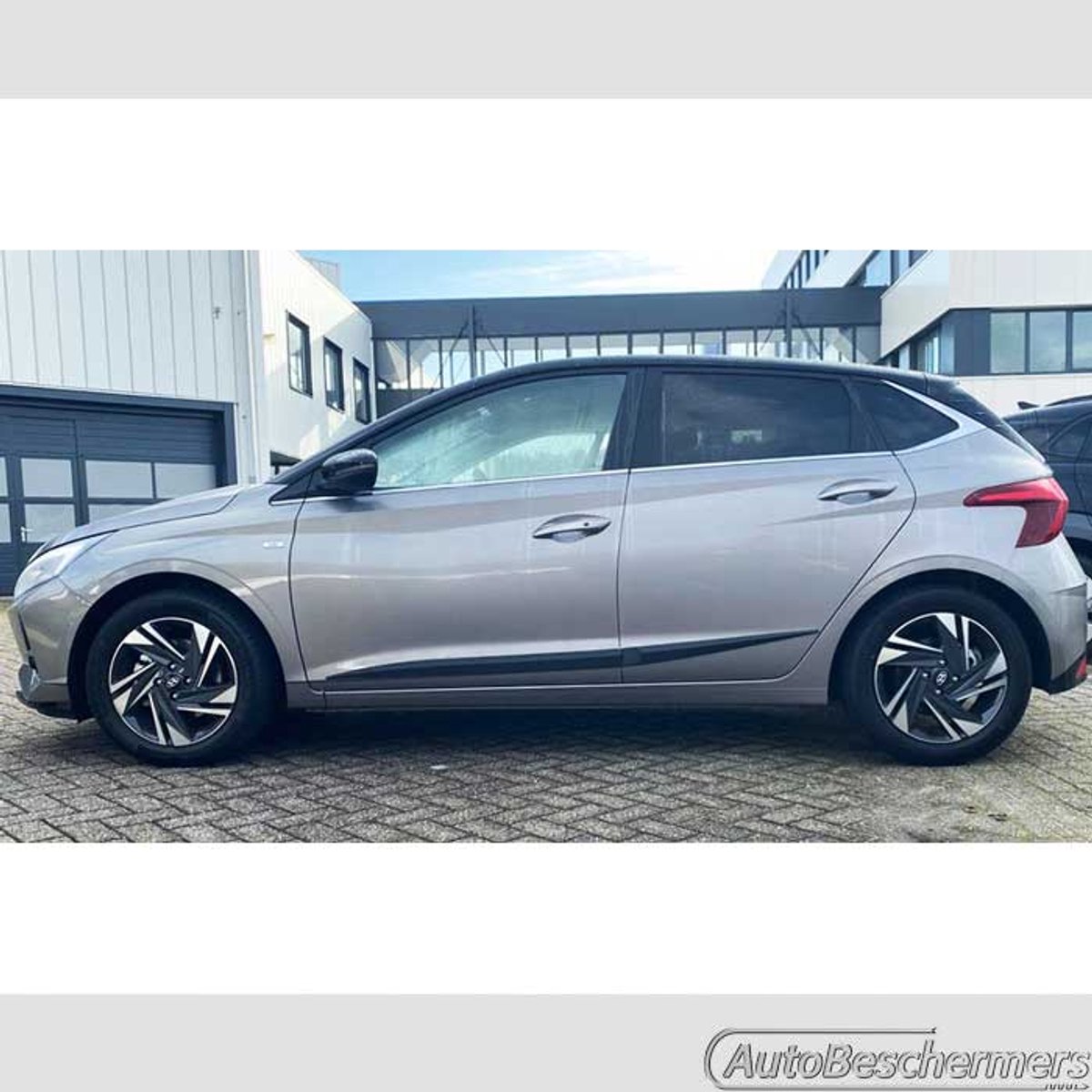 Stootlijsten set zwart voor Hyundai i20 5-deurs 09.2020-. De stootstrips zijn zelfklevend. Set a 4 stuks (#0067)