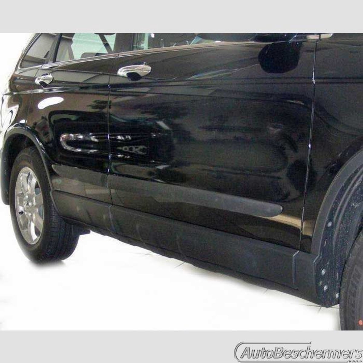Stootlijsten set zwart voor Honda CRV 01.2007-12.2009. De stootstrips zijn zelfklevend. Set a 4 stuks (#0012)