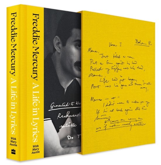 Boek met de titel 'Freddie Mercury A Life in Lyrics' in het geel met een portret van Freddie Mercury en handgeschreven tekst.