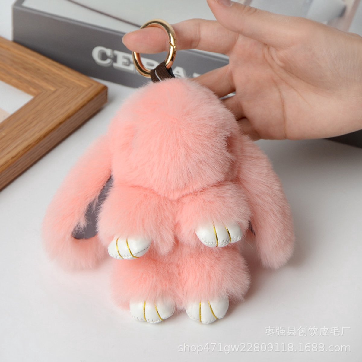 Casalora Sleutelhanger - Schattige Konijn Sleutelhanger 15 cm - Fluffy - Pluche Konijn Knuffel Sleutelhanger voor Tas of Sleutelbos – Kawaii Konijntje Tasdecoratie Cadeau voor Meisjes - Zachtroze
