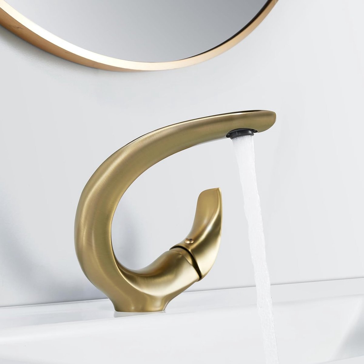 Basin kraan goud - enkelhendel mengkraan - messing materiaal - stijlvol voor badkamer - ShopVlot