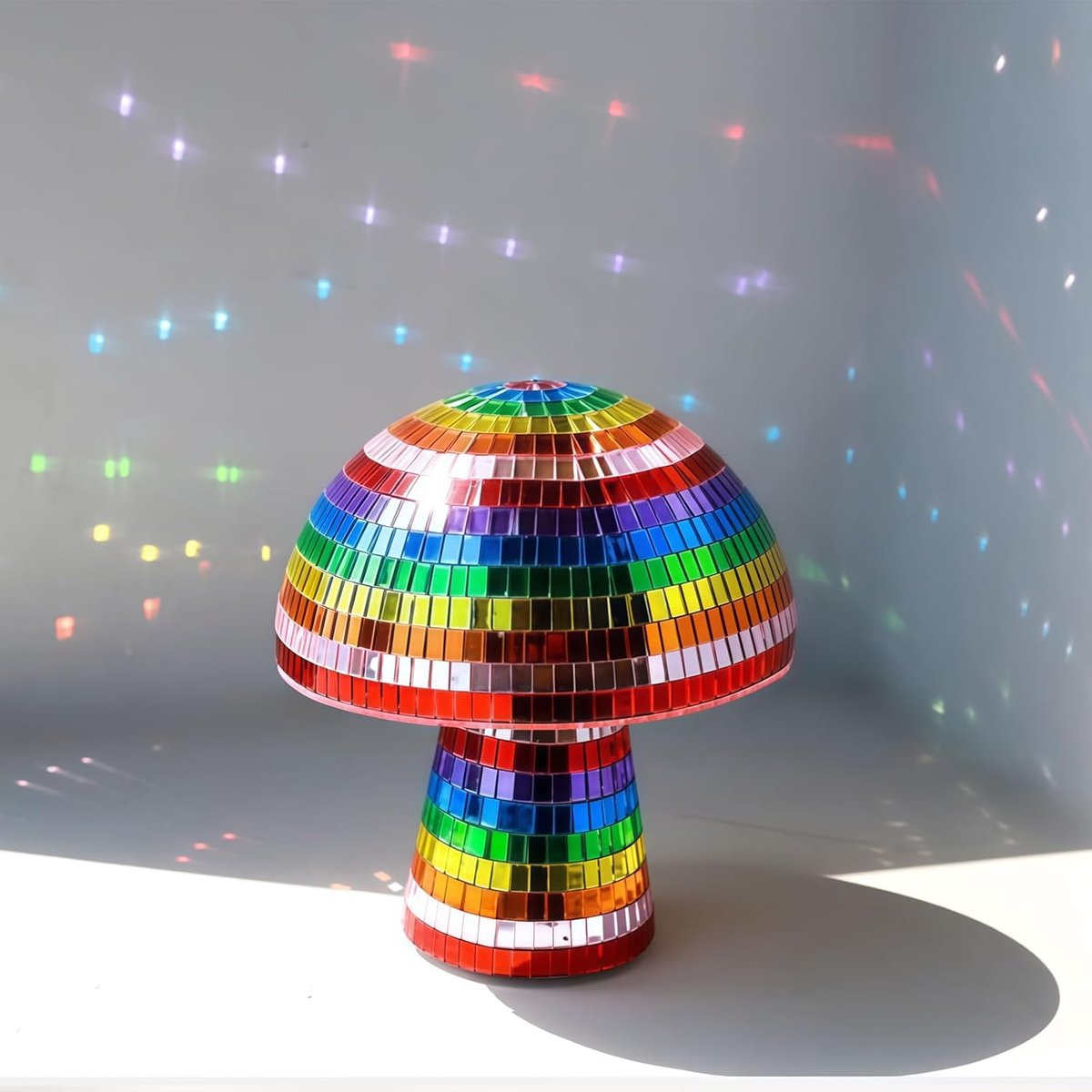 Creatief disco paddenstoel ornament - handgemaakt - regenboogkleuren - sfeervolle feestdecoratie - ShopVlot