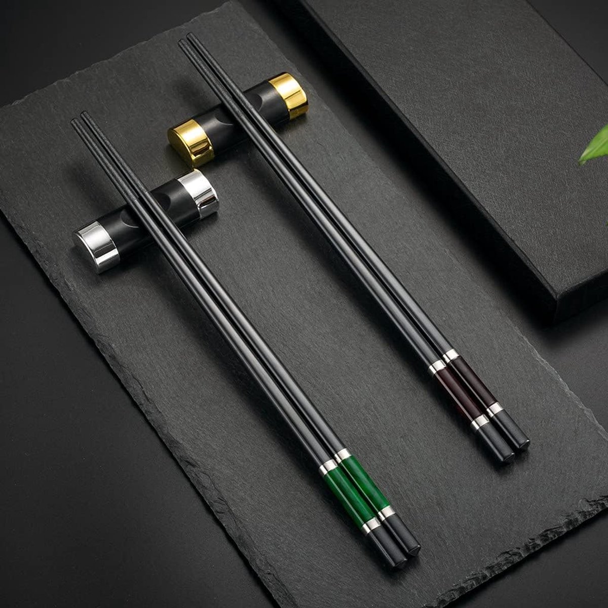 Eetstokjes + 2 stuks eetstokjes kussens in geschenkdoos, sushi-stokjes, Japans sushi-servies, eetstokjes, zwart, glasvezel, roestvrij staal, eetstokjes