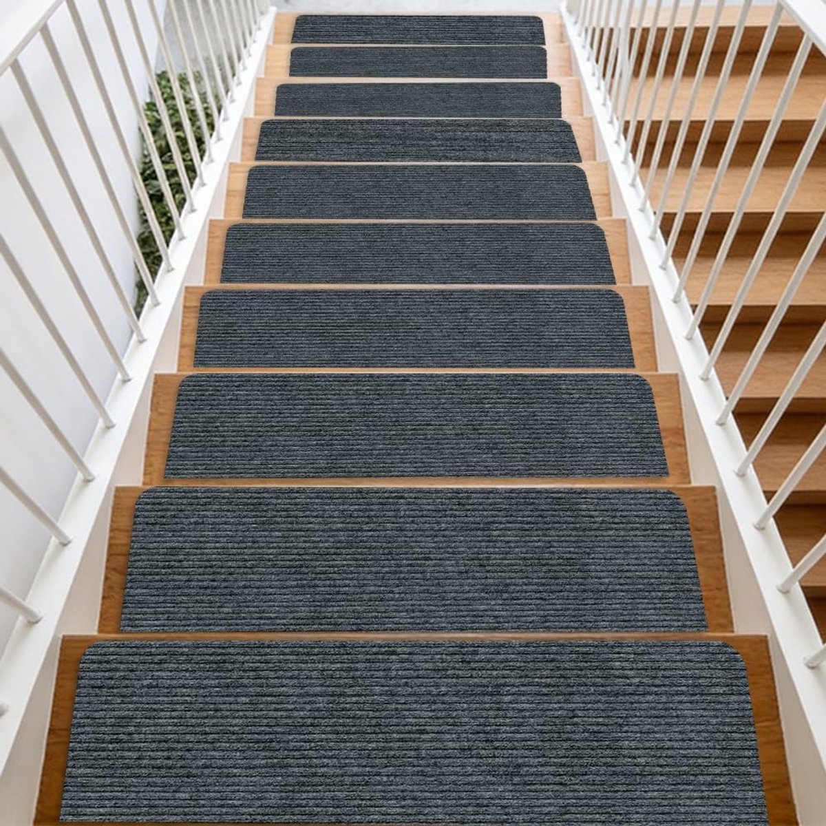 15 Stuks Antislip Trapmatten 55 x 22 cm Zelfklevende en Wasbare Matten voor Kinderen, Senioren en Huisdieren in Grijs