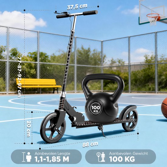 Zwarte step op een basketbalveld met gewicht van 100 kg op het deck.
