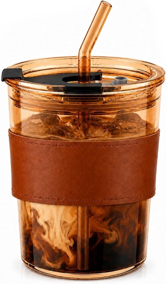 Stijlvolle glazen voor iced coffee met deksel en rietje in amberkleur - Perfect voor warme dagen en thuisgebruik