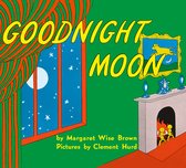 De cover van het boek Goodnight Moon met de titel in gele letters, een raam met de maan en sterren, en een open haard met vuur.