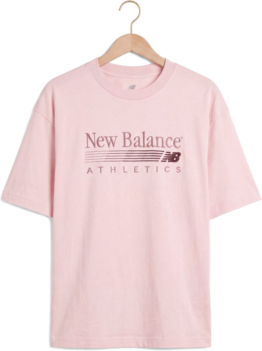 New Balance Trackside Oversized T-shirt Tops & T-shirts Dames - Shirt - Lichtroze - Maat M