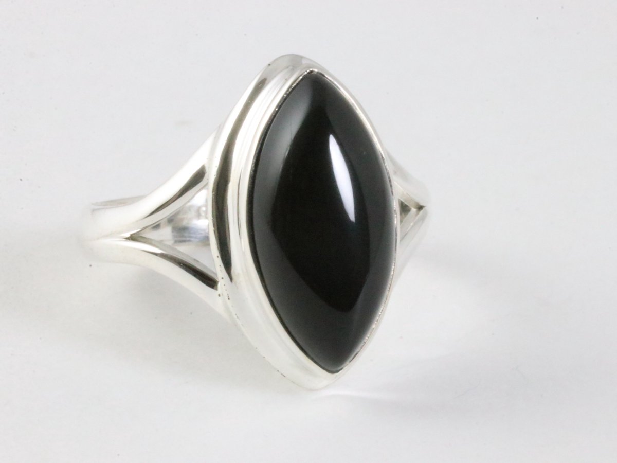 Hoogglans zilveren ring met onyx - maat 18