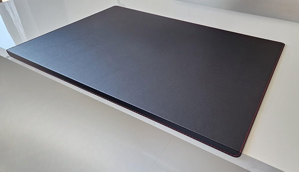 Bureauonderlegger met rand - Bureau mat - Bureau beschermen - Zacht kunstleer - 90x48 cm - Zwart met rode naad