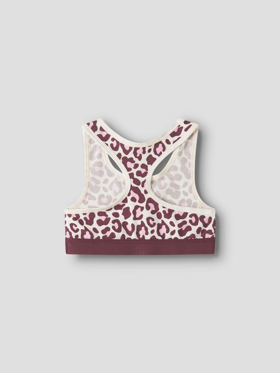 Achterkant van donkerrode meisjes sport BH met panterprint in crème en roze tinten.