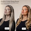 Model met lang steil blond haar 'voor', en met golven 'na'.