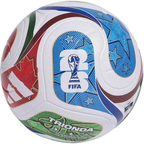 Voetbal met witte vlakken, rode, groene en blauwe patronen, FIFA-logo en gouden sterren.
