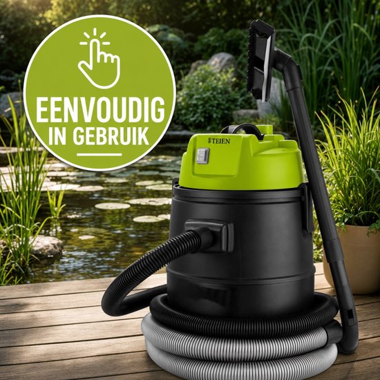 Zwarte vijverstofzuiger met groene deksel, op een houten vlonder bij een vijver. Met tekst 'Eenvoudig in gebruik'.
