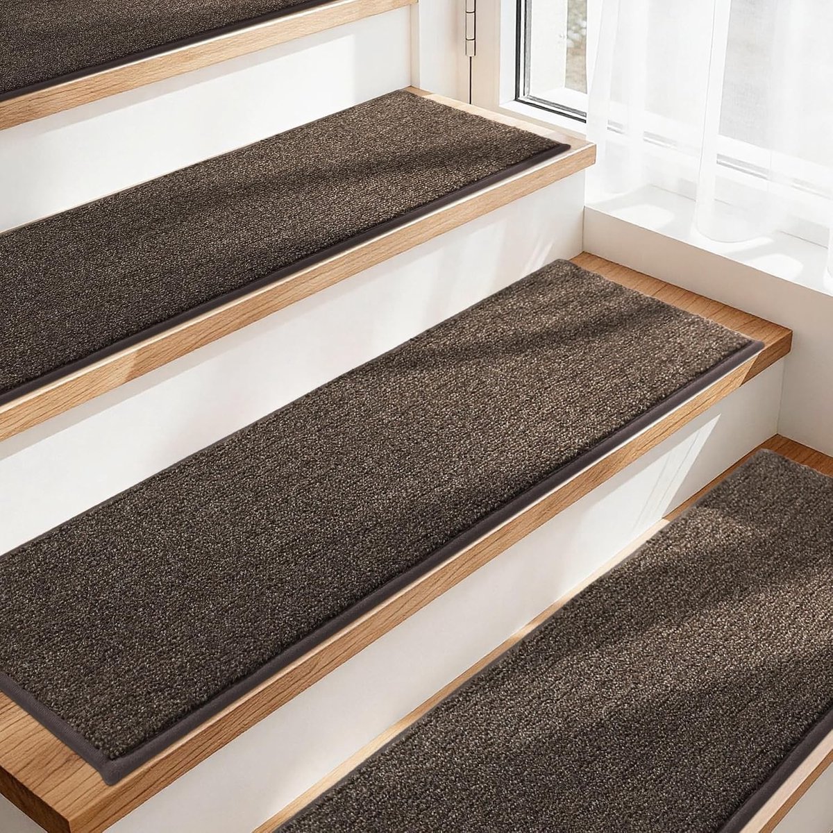 Set van 4 Antislip Trapmatten 70 x 22 cm, Zelfklevend, Wasbaar, Ideaal voor Kinderen, Senioren en Huisdieren, Bruin