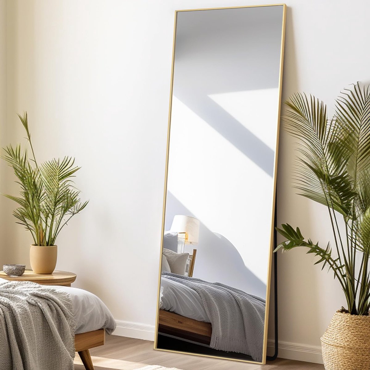 Spiegel over heel de lengte, vrijstaande vloerspiegel voor de slaapkamer, woonkamer en entree, ideaal voor elke ruimte, rechthoekige goudkleurige rand, 161 x 52 cm