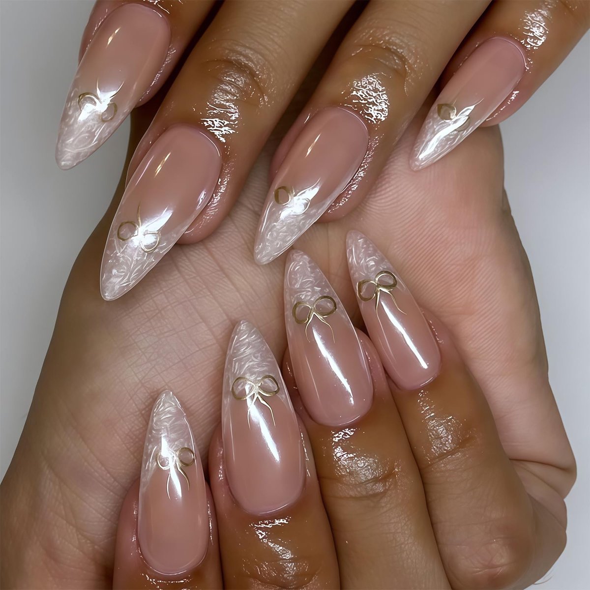 Dailygoods- Nepnagels 24 stuks - Amandelvorm - Gouden boog - Nagellijm-tabs - Nagelvijl - Eenvoudig aan te brengen - Kunstnagels