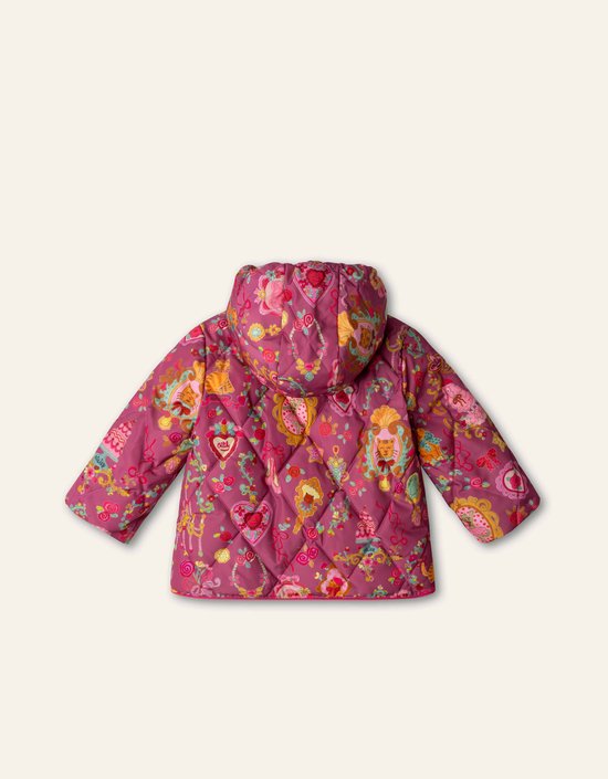 De achterkant van een roze gewatteerde jas met een felgekleurde print van balletmotieven en harten.
